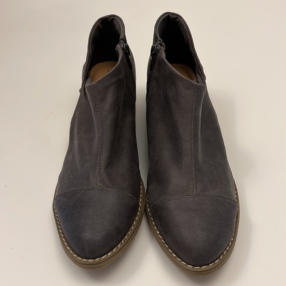 Report Bootie in Medium Gray Size 9 1/2, NWOT - Picture 5 of 7